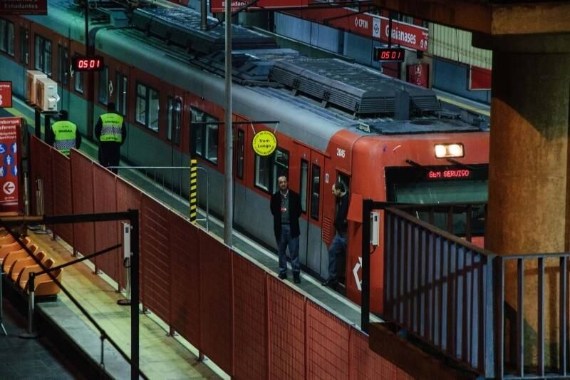 Paralisação da CPTM afeta cerca de 2 milhões de passageiros