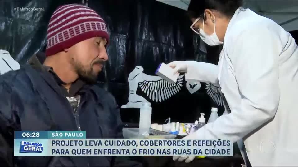 Projeto Anjos da Madrugada oferece cuidado para moradores de rua em São Paulo