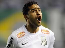 Recentemente, Alan Kardec defendeu outra equipe paulista, o Santos. No clube alvinegro, o jogador teve uma boa passagem e deixou saudades no coração dos santistas