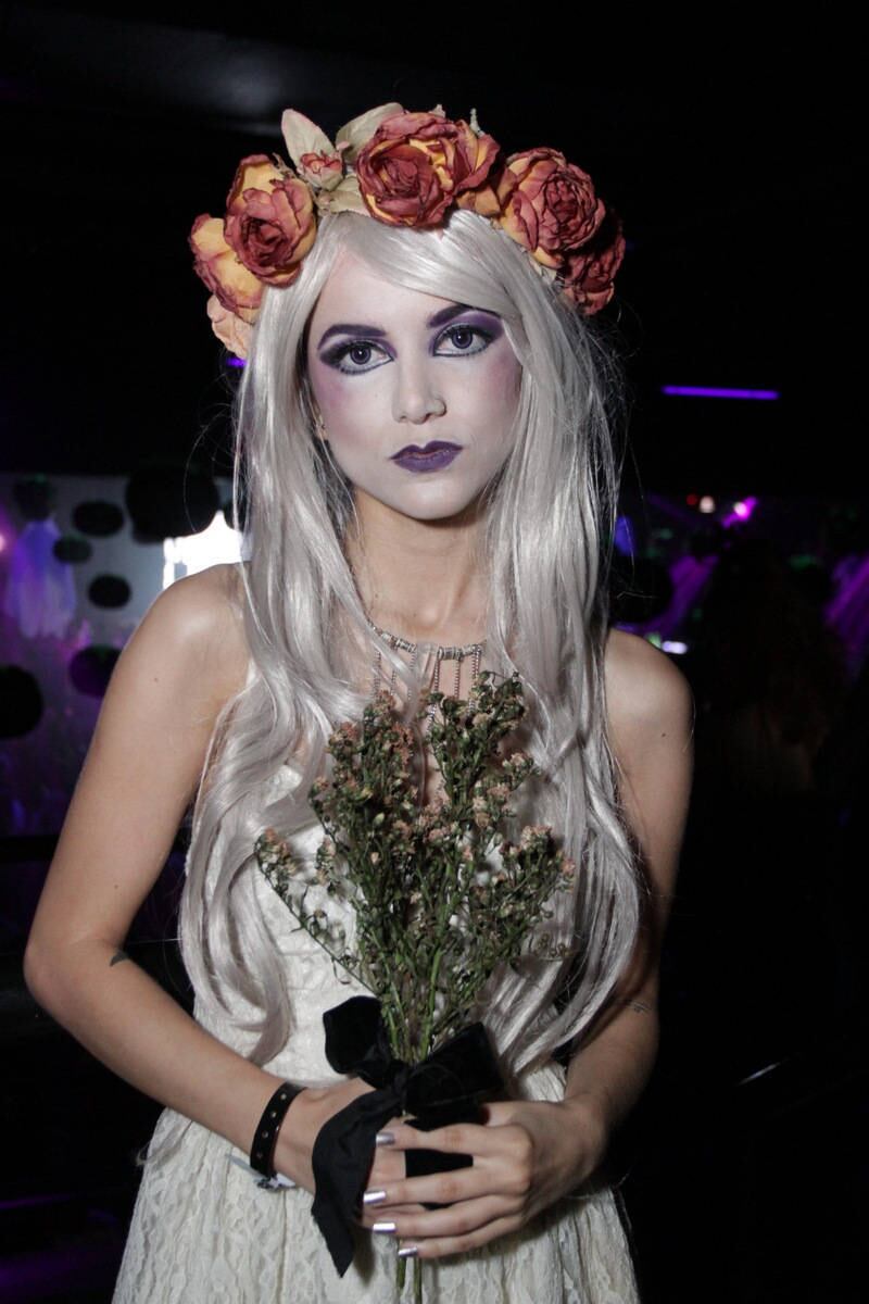 Após os boatos de que estariam namorando, o cantor Fiuk e a atriz Manu Gavassi foram flagrados na mesma festa nesta sexta-feira (07)
Confira o assustador desfile de Halloween da Disney