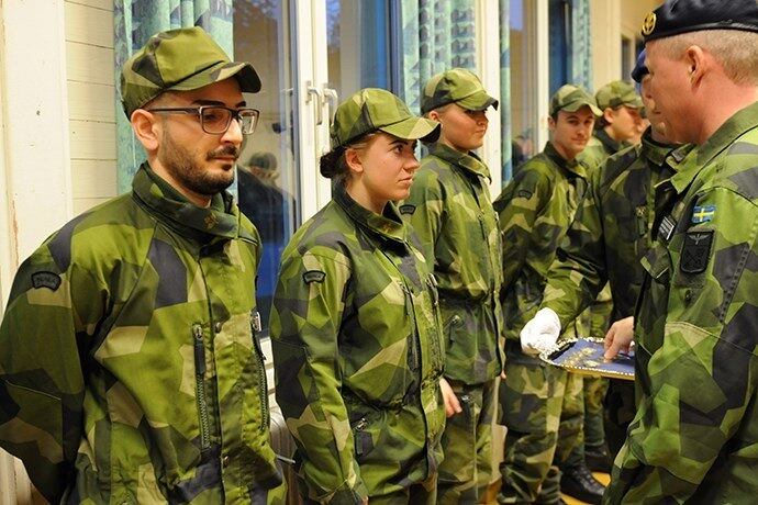 No total, 3.700 suecos foram alistados e irão servir em bases ao redor do país
LEIA TAMBÉM: As armas de alta tecnologia com as quais a China desafia poderio dos EUA e da Rússia