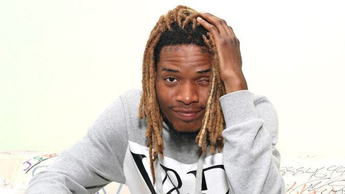 Fetty Wap
Outro que teve um 2015 fenomenal foi o rapper Fetty Wap, que emplacou os sucessos Trap Queen, 679 e My Way, todos direto entre as dez mais tocadas dos EUA. Trap Queen, inclusive, chegou ao segundo lugar e foi indicada como Melhor Canção de Rap no Grammy 2016, maior prêmio do mundo da música. O primeiro CD do artista, que leva apenas seu nome, chegou a ser o mais vendido também. Poderoso!