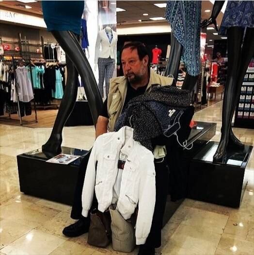 Você já esteve nessa situação, né?! Veja esse cara aí. Teve de arranjar um cantinho para ficar