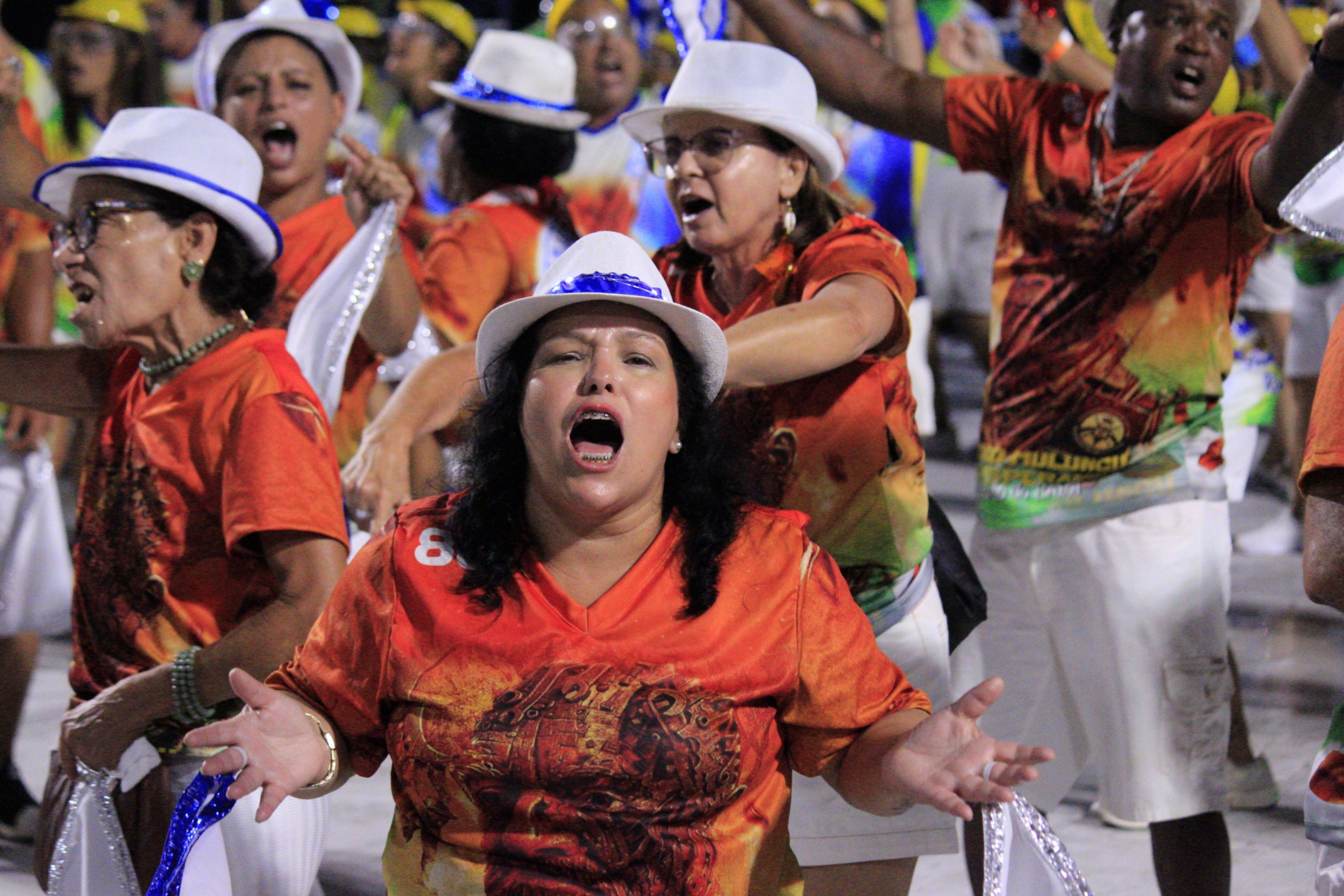 Acadêmicos de Niterói, que vai homenagear Lula, faz ensaio técnico na Marquês de Sapucaí
