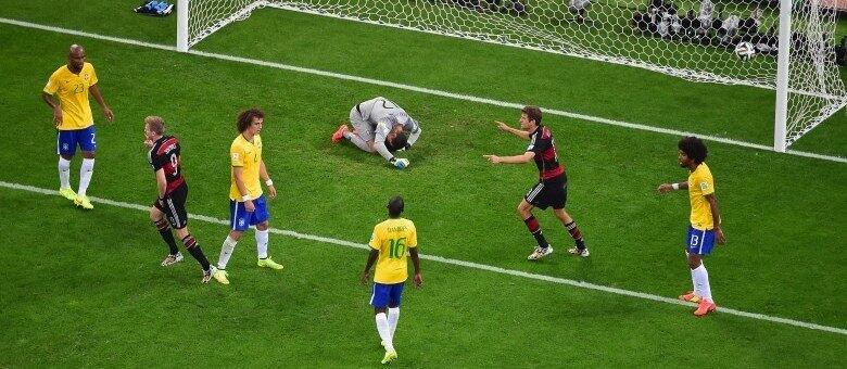 Brasil lamenta enxurrada de gols da Alemanha no Mineirão, em Belo Horizonte