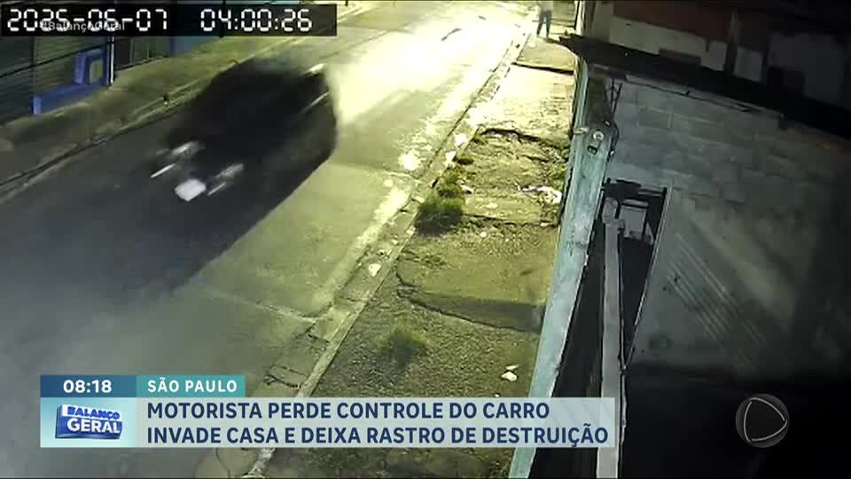 Motorista foge após perder controle e destruir portão de casa na zona leste de SP