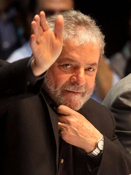 Na noite da última quarta-feira (30), o ex-presidente Luiz Inácio Lula da Silva participou de sessão solene para receber o Título de Cidadão Honorário de Santo André, no Teatro Municipal da cidade, no ABC paulista
