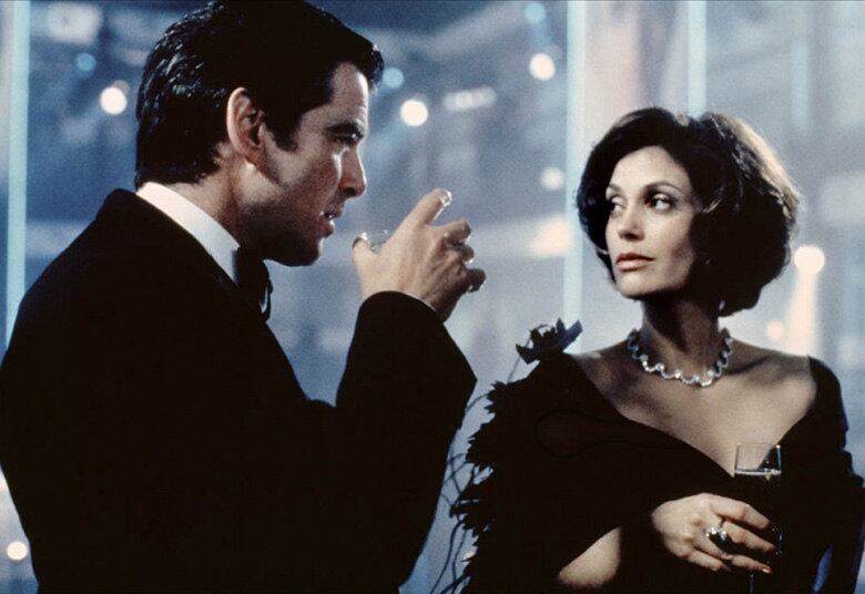 Pierce Brosnan e Teri Hatcher não se bicaram nas filmagens de 007 - O Amanhã Nunca Morre e ele até admitiu ter dito coisas meio chatas sobre a moça nas filmagens