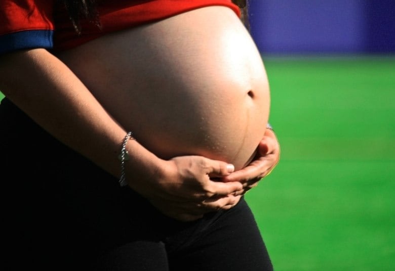 Esse desafio acontece porque cerca de 70% dos infectados com o zika vírus não apresentam sintomas e os outros 30% quando têm apresentam sintomas leves, que podem ser confundidos com outras doenças, o que faz com que as vítimas demorem para procurar o serviço de saúde