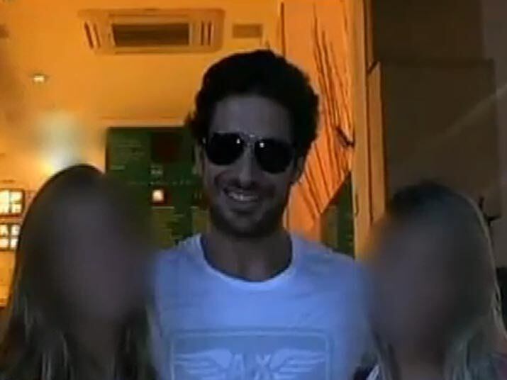 Alguns participantes da festa, organizada por João Ribeiro de Castro, irmão de José Phillipe, contaram que o promotor de eventos chegou em casa por volta das 7h. Após uma discussão, ele mandou os convidados irem embora. Ainda segundo testemunhas, as agressões tiveram início depois que homem se irritou ao ver a ex-namorado com Gabriel. Assista ao vídeo
+ Quer ver tudo o que rolou no Cidade Alerta? Veja a íntegra no R7 Play