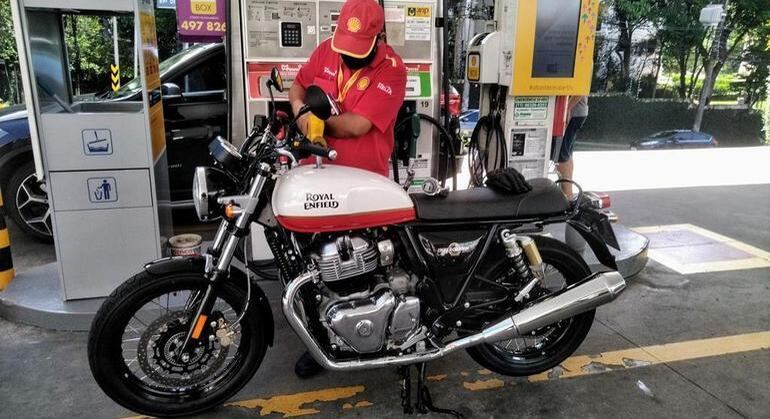 Na hora de abastecer tristeza pelo preço do combustível e alegria por descobrir que um motor 650cc é econômico