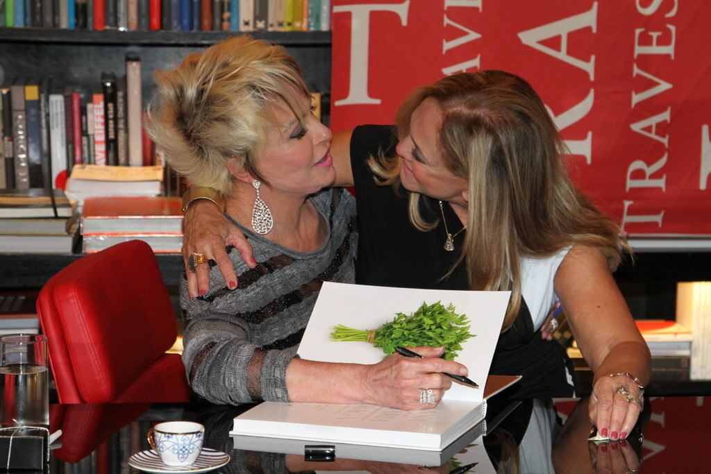 Susana no colinho e Ana Maria Braga