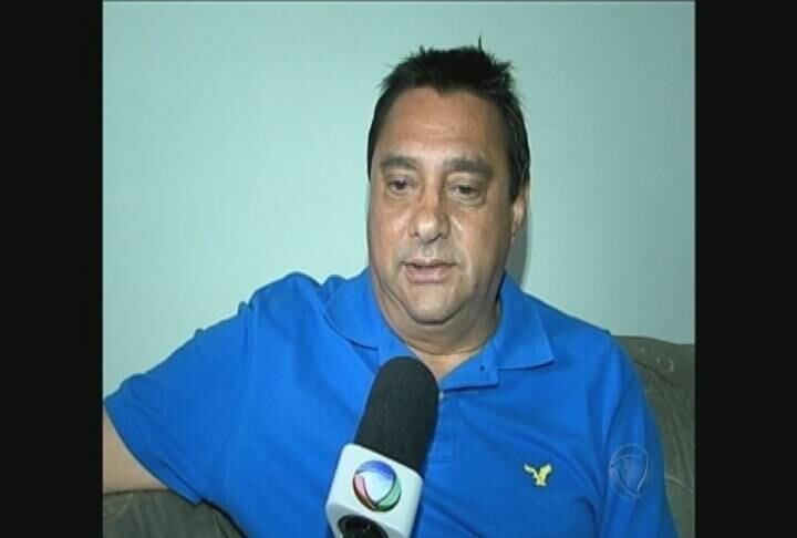 Com a voz embargada, o pai Antônio Luís explicou à reportagem do Jornal da Record o pouco que sabia do acidente da filha

— Ela está respondendo a alguns estímulos e respirando por aparelhos devido ao local da cirurgia

Assista aqui à matéria completa no Jornal da Record
