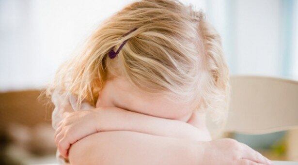 — Às vezes eles estão lá, escondidos atrás do sofá, e a mãe pensa que está
doente, ou que está com sono. Mas, na verdade, ele está segurando o cocô há
dias, o que o deixa com menos energia