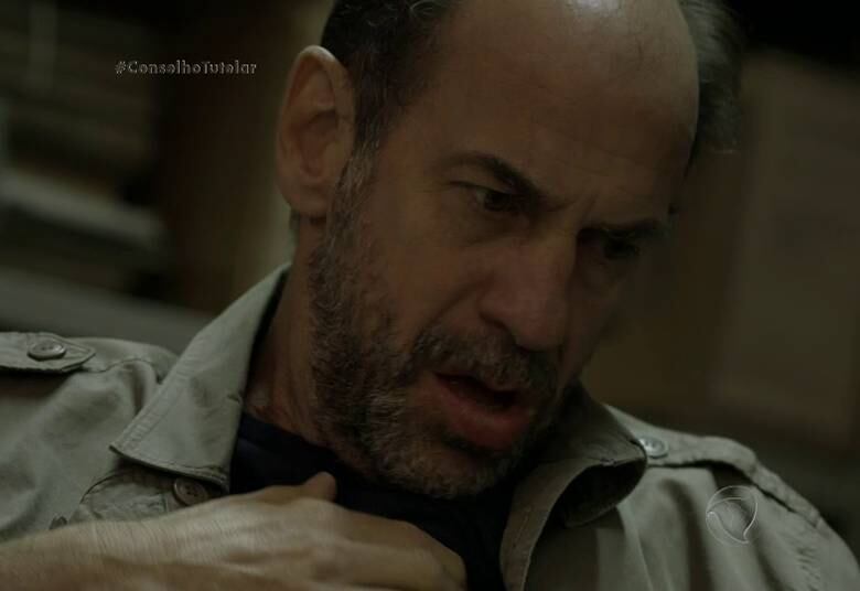 Sereno continua arrasado com a morte de Jorjão e seus problemas de saúde vêm à tona. Continue acompanhando todas as emoções de Conselho Tutelar!
