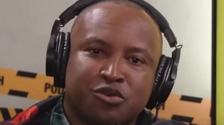 Em uma entrevista, Thiaguinho falou sobre a grande ajuda que recebeu de uma mulher no início de sua carreira e disse que nunca teve a oportunidade de encontrá-la novamente e fez um apelo: "Se você existir, Isabel, entra em contato comigo ou apareça em um show meu".