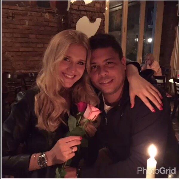 O ex-jogador engatou um romance com a belíssima Celina Locks