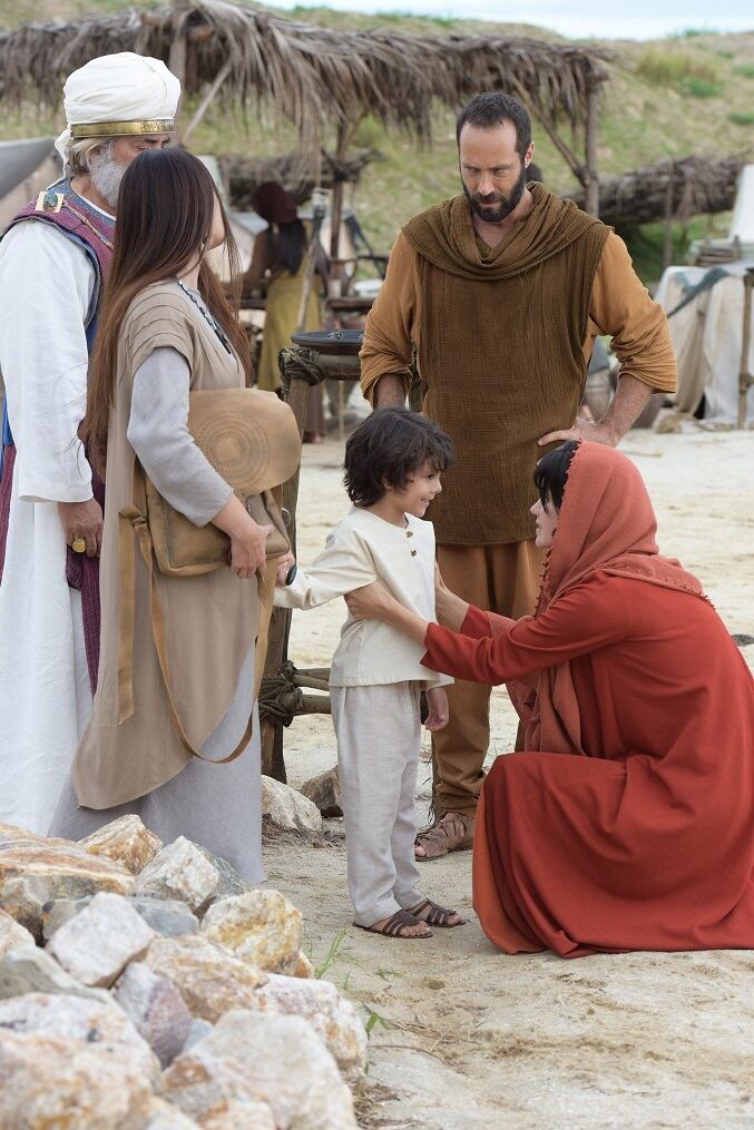 Ana e Elcana entregam Samuel ao juiz Eli