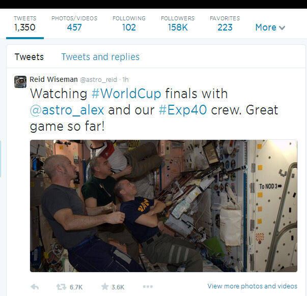 Até mesmo quem não está no planeta Terra está assistindo ao jogo. O astronauta Reid Wiseman postou uma foto em seu perfil no Twitter com a tripulação da Estação Espacial Internacional (EEI).
— Um grande jogo até aqui!
