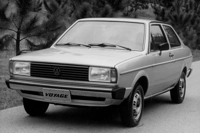 A primeira geração do sedã foi lançada em 1981 seguindo as linhas do irmão menor Gol, lançado um ano antes 