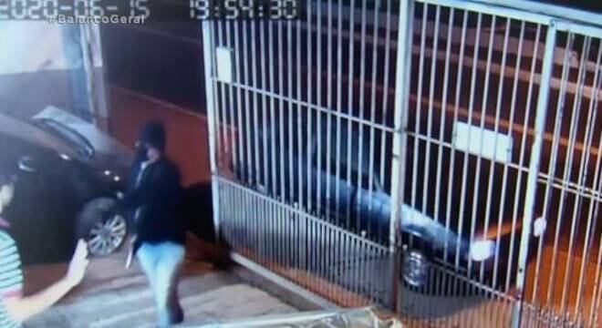 Câmera de segurança flagrou ação de assassinos na oficina