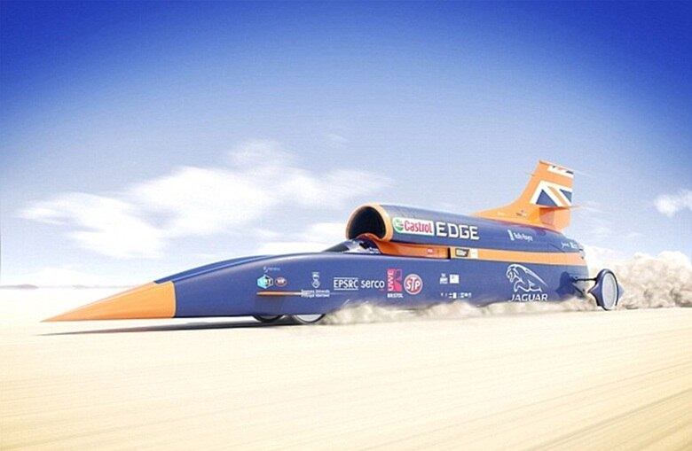 Este é o Bloodhound SSC, um modelo supersônico que levou oito anos para ser desenvolvido. Trata-se de uma mistura de supercarro com avião de caça, composto por motores que, juntos, desenvolvem 135 mil cavalos. O objetivo do projeto é chegar a 1.610 km/h e quebrar o recorde do antecessor Thrust SSC, que atingiu 1.228 km/h em 1997