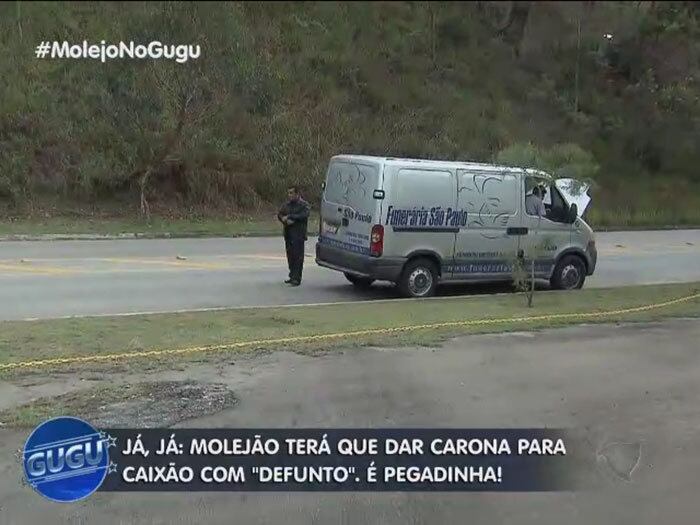 O motorista da van que levava o grupo desceu do carro para ajudar um amigo que levaria um defunto a um funeral. Ele estava atrasado e o local do enterro era próximo

+ Quer assistir às íntegras do programa Gugu? Acesse R7 Play e veja quando e onde quiser!