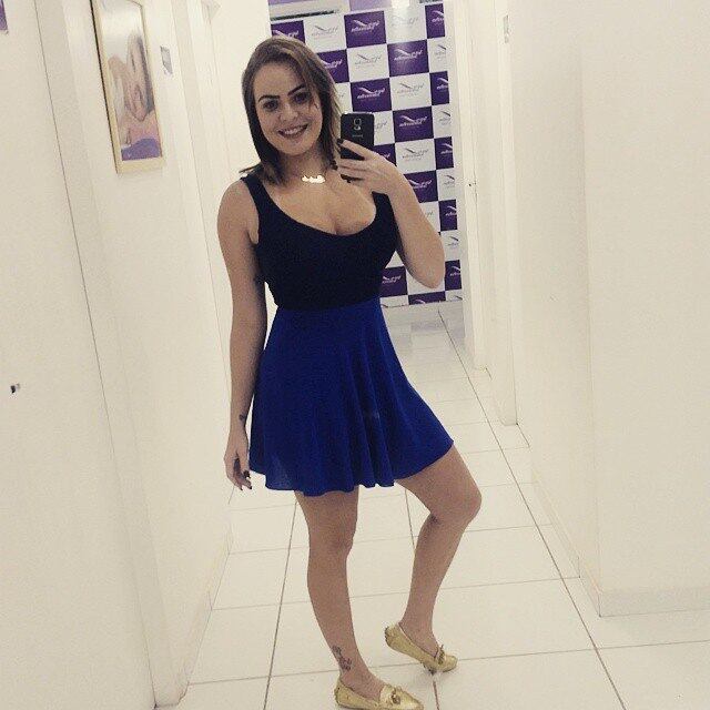 Haja fôlego! A loira contou ao veículo que faz 40 minutos de aeróbica e pratica até duas horas de musculação