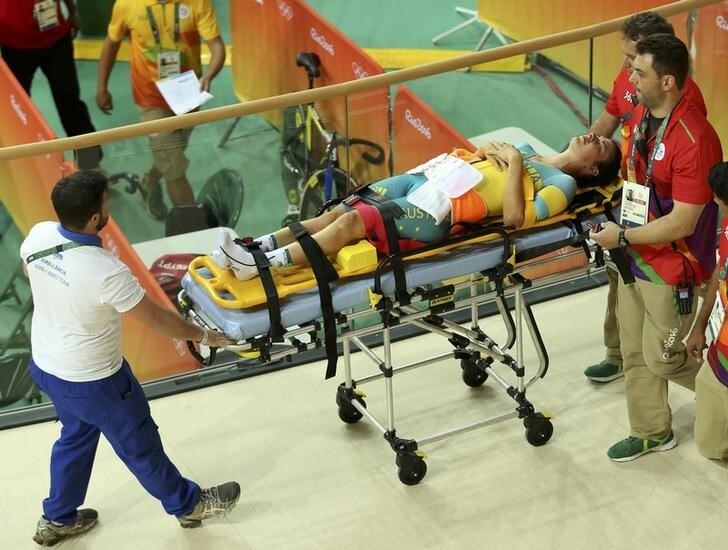 Já no ciclismo de pista, a australiana Melissa Hoskins precisou ser retirada do velódromo de maca após colidir enquanto pedalava em alta velocidade com suas companheiras de equipe Ashlee Ankudinoff, Georgia Baker, Amy Cure e Annette Edmondson durante treinamento para a prova de perseguição