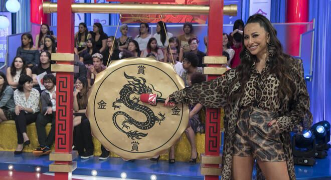 Sabrina Sato anuncia, ao vivo, o grande vencedor do Made In Japão