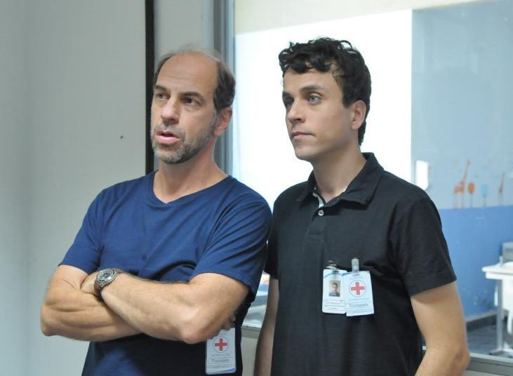 O último capítulo de Conselho
Tutelar, que vai ao ar nesta sexta-feira (5), está imperdível. Durante os quatro
dias de exibição, a série deu um show na reprodução de casos reais, fora o
cenário e elenco impecáveis. Saiba o que vai rolar neste quinto episódio, para
fechar com chave de ouro!

+ Veja imagens chocantes das cenas de violência infantil exibidas na série
+ Aprenda a música exibida na vinheta de abertura de Conselho Tutelar
+ Assista aos melhores momentos do penúltimo capítulo da série