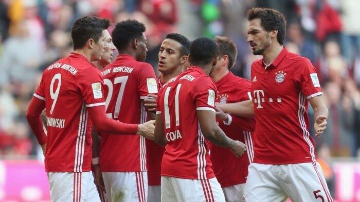Bayern de Munique venceu mais uma com show de seu artilheiro e disparou na liderança da Bundesliga
