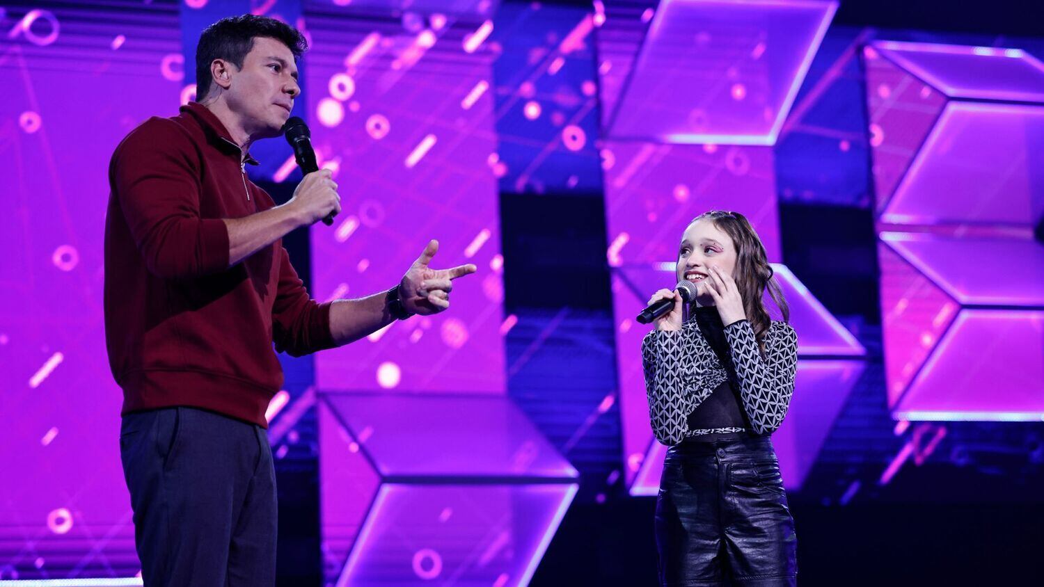 Fofurômetro

Você vai se encantar com os espetáculos de dez jovens talentos e suas histórias de vida. Aproveite para relembrar os momentos em que o fofurômetro explodiu no reality show musical! 