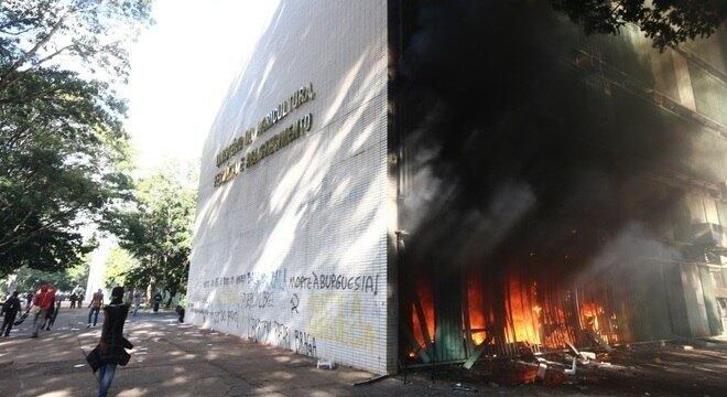Fogo no ministério da Agricultura
