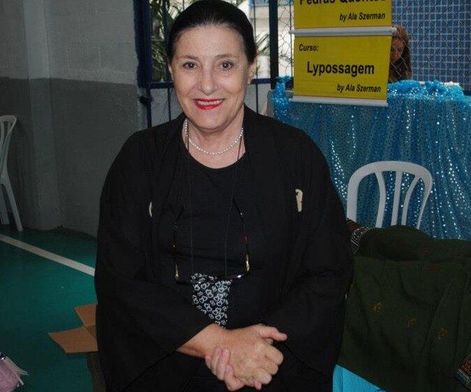 Aos 75 anos, Ala não pensa em parar.
Ela diz que se sente cada vez mais impulsionada em buscar novas técnicas para
ajudar na saúde e no bem-estar das pessoas

