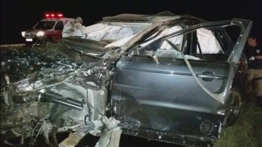 Engenheiros da montadora inglesa que fabrica esse modelo de carro estiveram aqui e retiraram o computador de bordo. Ele tem uma espécie de “caixa-preta”, que vai apontar a velocidade exata que o carro estava no momento em que saiu da pista

+ Pele de frango pode, sim! Descubra o que é mito e verdade quando o assunto é colesterol

> No R7 Play você assiste a todas as matérias do Domingo Espetacular! Clique e experimente de graça!
