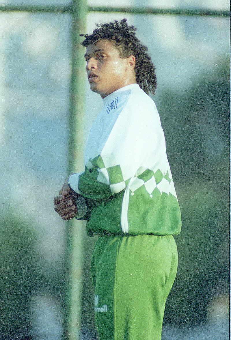 Quem também não foi bem nas eleições deste ano foi Tonhão do
Palmeiras (PCdoB). O ex-jogador obteve o voto de somente 590 eleitores e ficou distante
de conquistar uma das 55 cadeiras na capital paulista