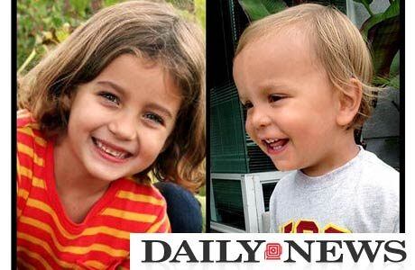 As crianças foram encontradas pela mãe em uma banheira encharcada de sangue