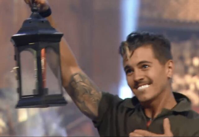 Na última Prova de Fogo da temporada, Biel levou o Lampião para a sede. A dinâmica foi uma das mais importantes, já que o dono dos Poderes poderia mudar o rumo na formação de Roça. O cantor muito emocionado finalizou o desafio e se despediu do Fazendão!
Assine o PlayPlus e assista a todos os episódios de A Fazenda 12!