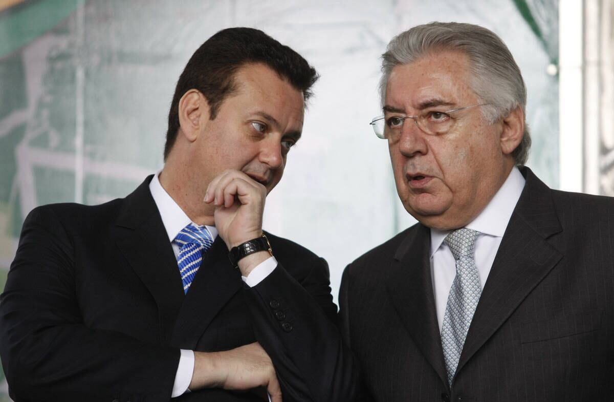 Gilberto Kassab e Gulherme Afif conversam durante anúncio