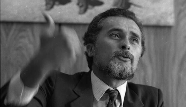 Após passar a infância em Quixeramobim, Genoino mudou-se, na adolescência, para Senador Pompeu, também no Ceará, onde teve a ajuda do pároco local para completar os estudos. Em 1964 mudou-se para a capital do Estado e, posteriormente, iniciou o curso de filosofia. Começou a atuar no movimento estudantil