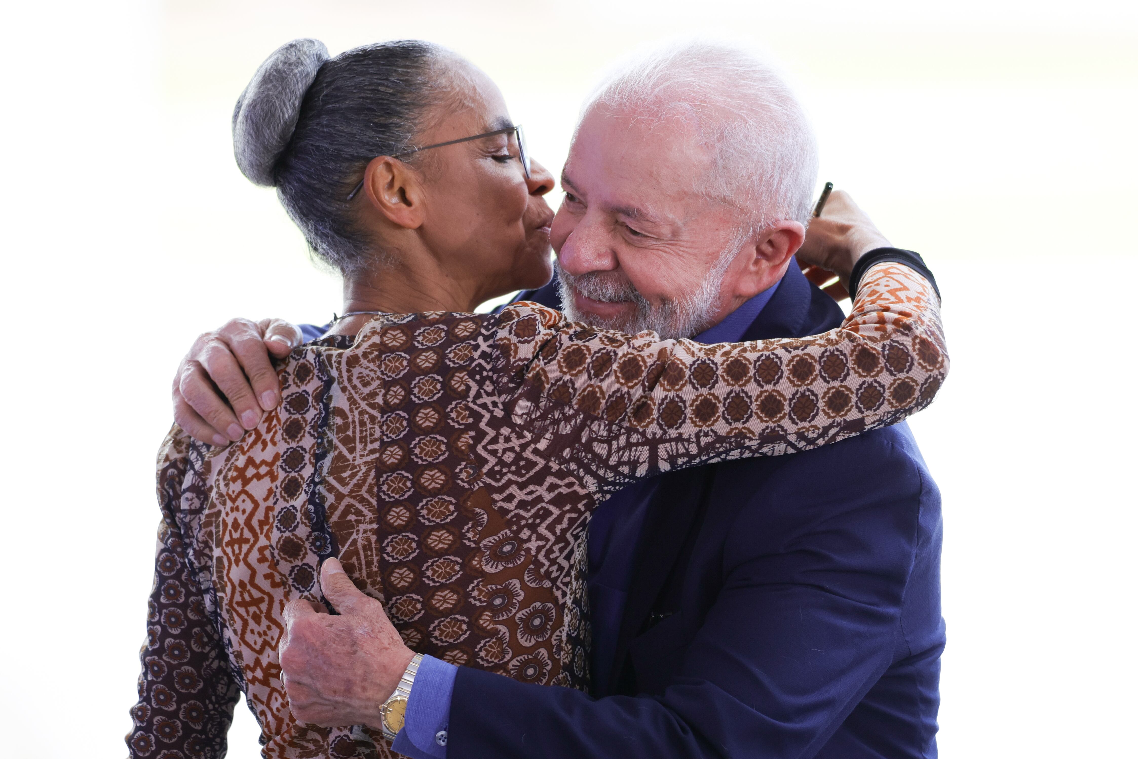 Brasília (DF) 17/04/2025  O presidente Luiz Inácio Lula da Silva, acompanhado da ministras do Meio Ambiente, Marina Silva, lança o Sistema Nacional de Identificação de Cães e Gatos, SinPatinha. Assina também decreto que institui o Programa Nacional de Proteção e Manejo Populacional Ético de Cães e Gatos (ProPatinhas). Foto: Fabio Rodrigues-Pozzebom/ Agência Brasil