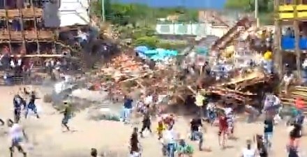 Arquibancada desaba em El Espinal, na Colômbia