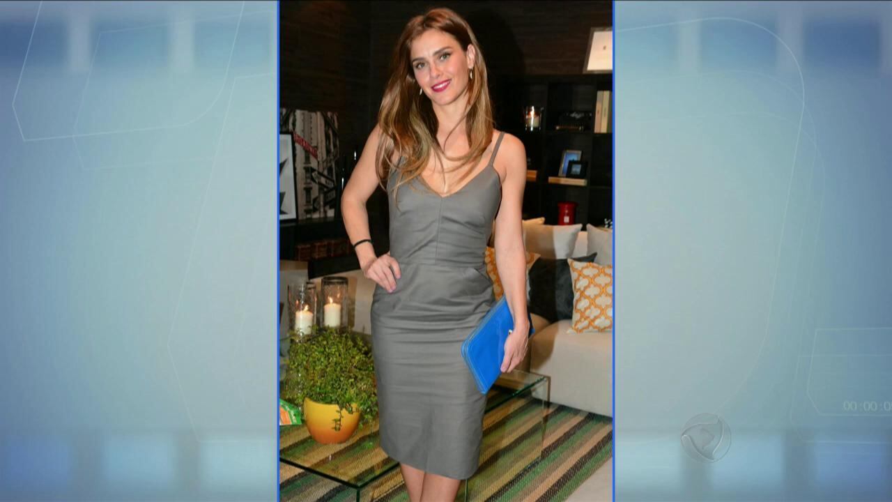 Acertou quem apostou em Carolina Dieckmann. Depois de muito insistir, a atriz conseguiu uma vaga em A Regra do Jogo, atualmente no ar pela Globo. Fabíola explica.

— Quando os atores estão no ar, o salário é maior

É, não está fácil pra ninguém...

> Veja toda a programação da Record no R7 Play
