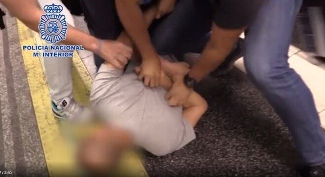 Policiais prenderam o suspeito em uma estação de metrô da capital espanhola