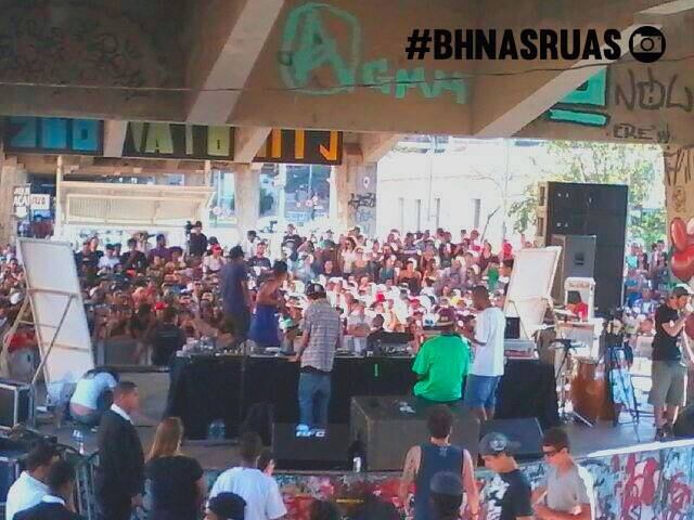 Fãs de rap acompanham a "final" do torneio no centro de BH