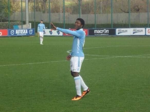 O camaronês Joseph Maria Minala, atleta das categorias de base da Lazio, se tornou uma celebridade
mundial da noite para o dia, graças às suspeitas de que seria o "gato" —
termo usado para jogadores que falsificam a idade — mais descarado do
futebol...