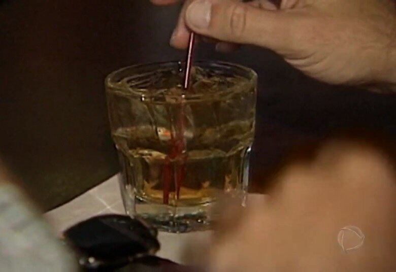 Bosniak explica que a substância é o principal fator de risco à saúde para pessoas que têm entre 15 e 49 anos. Os casos mais graves se concentram na Europa, onde o consumo médio por pessoa é maior

