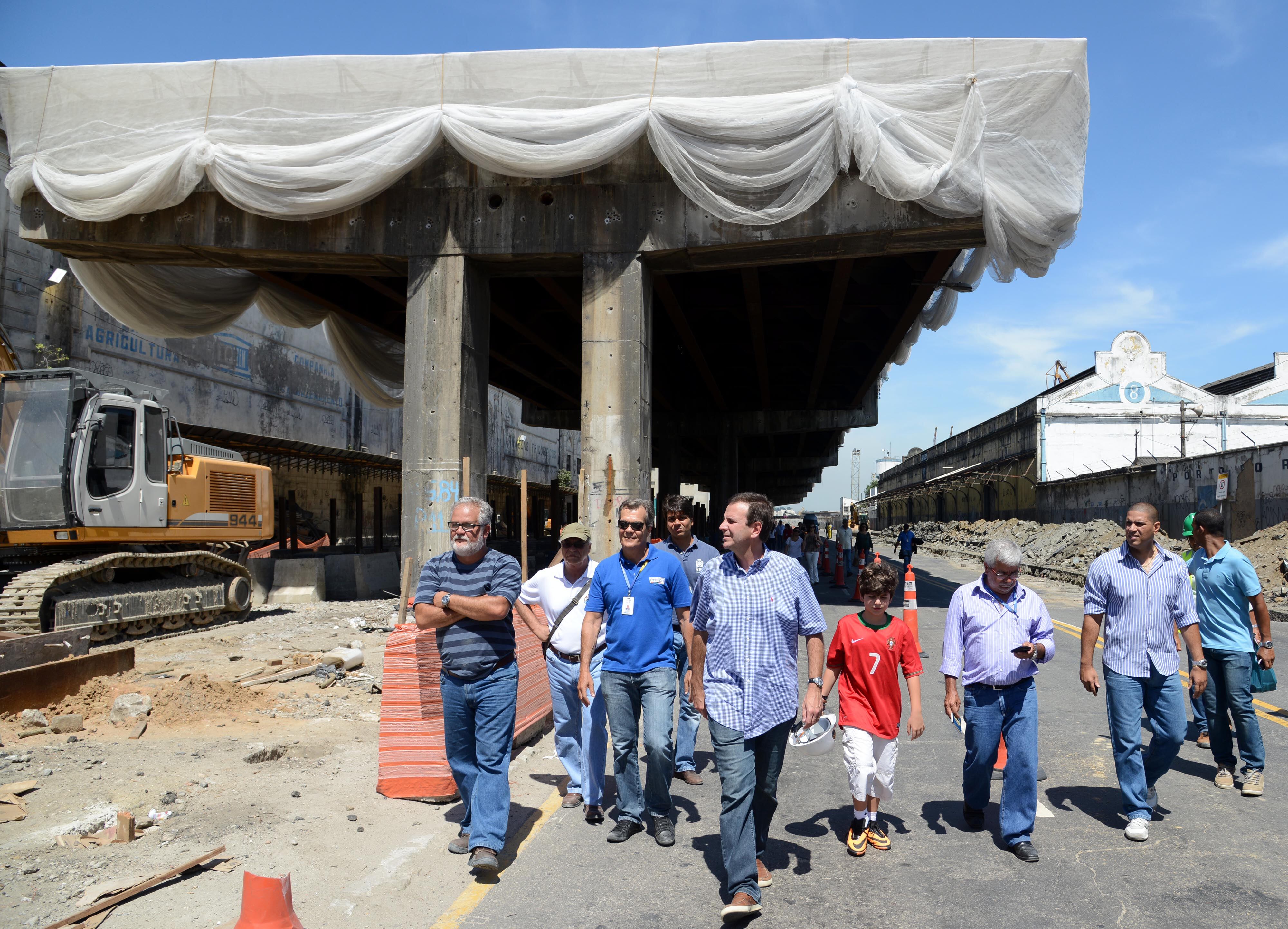 Eduardo Paes vistoriou a zona portuária do Rio neste sábado