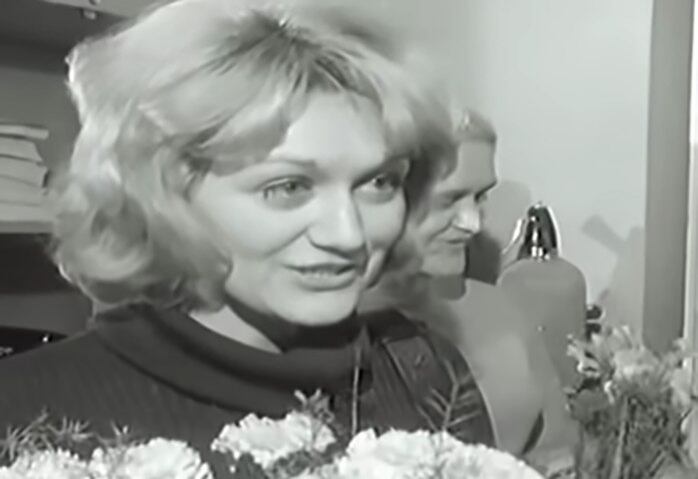 Nos últimos anos de sua vida, Vulovic viveu com uma pensão baixa, em seu apartamento velho. E já recusava participar de solenidades que lembravam o acidente. Também recusou entrevistas, inclusive no programa de Oprah Winfrey. Dizia que estava cansada.